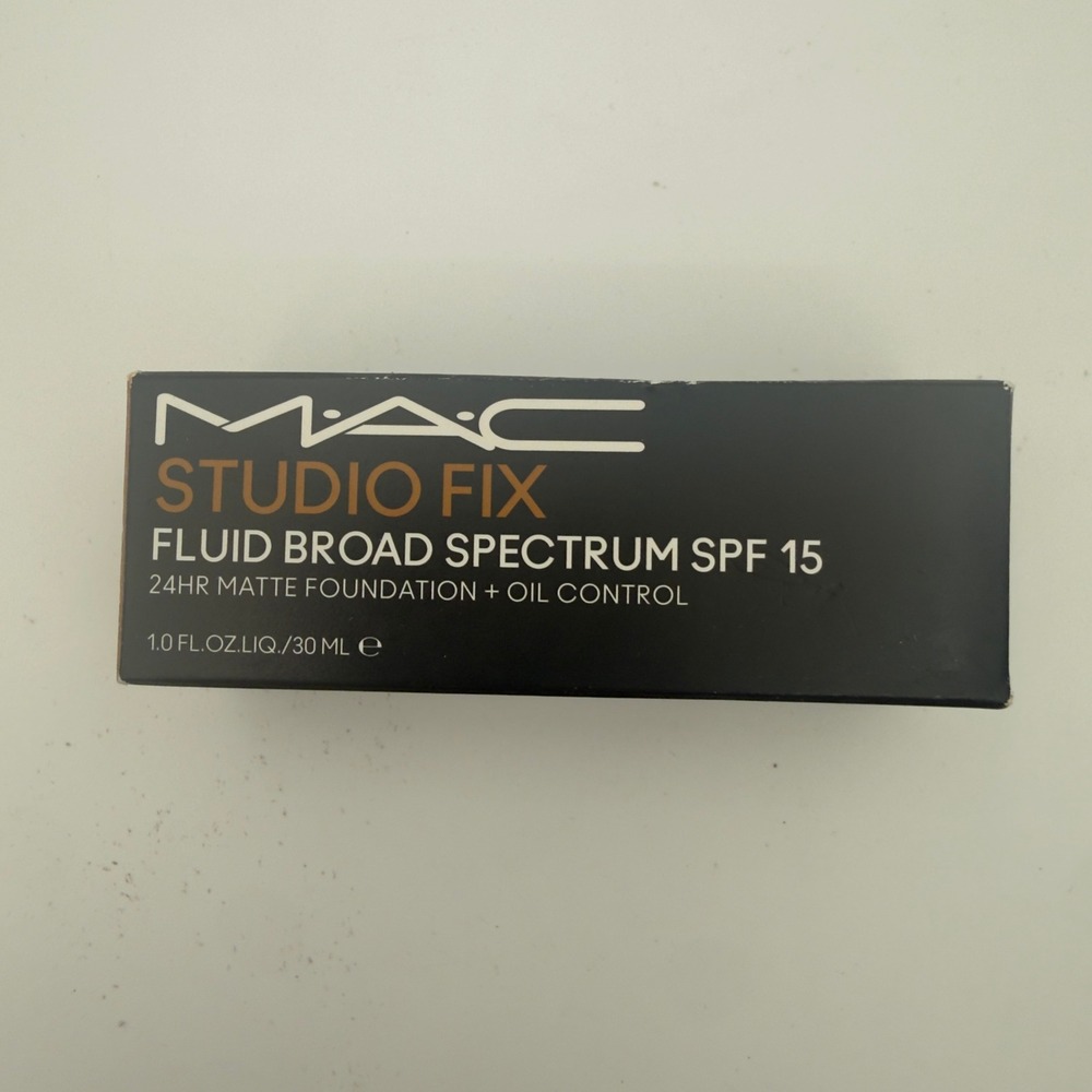 MAC Studio Fix Fluid Matte Foundation SPF 15 NC45 1.0oz